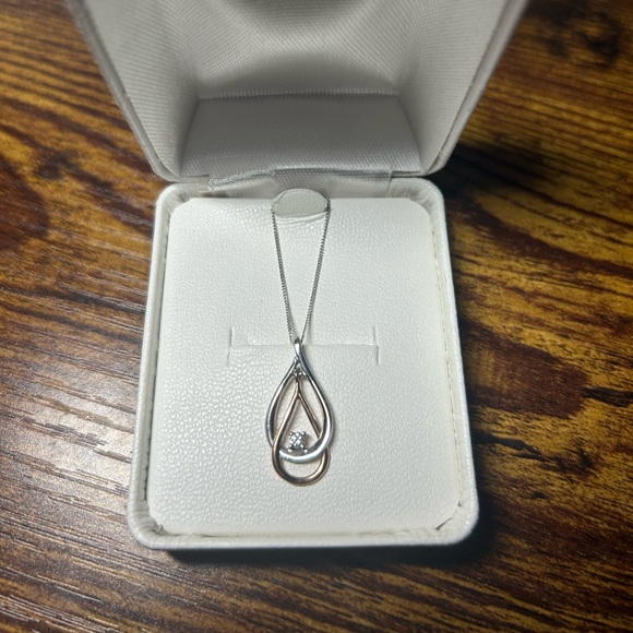 10 kt gold diamond teardrop necklace - Picture 1 of 6